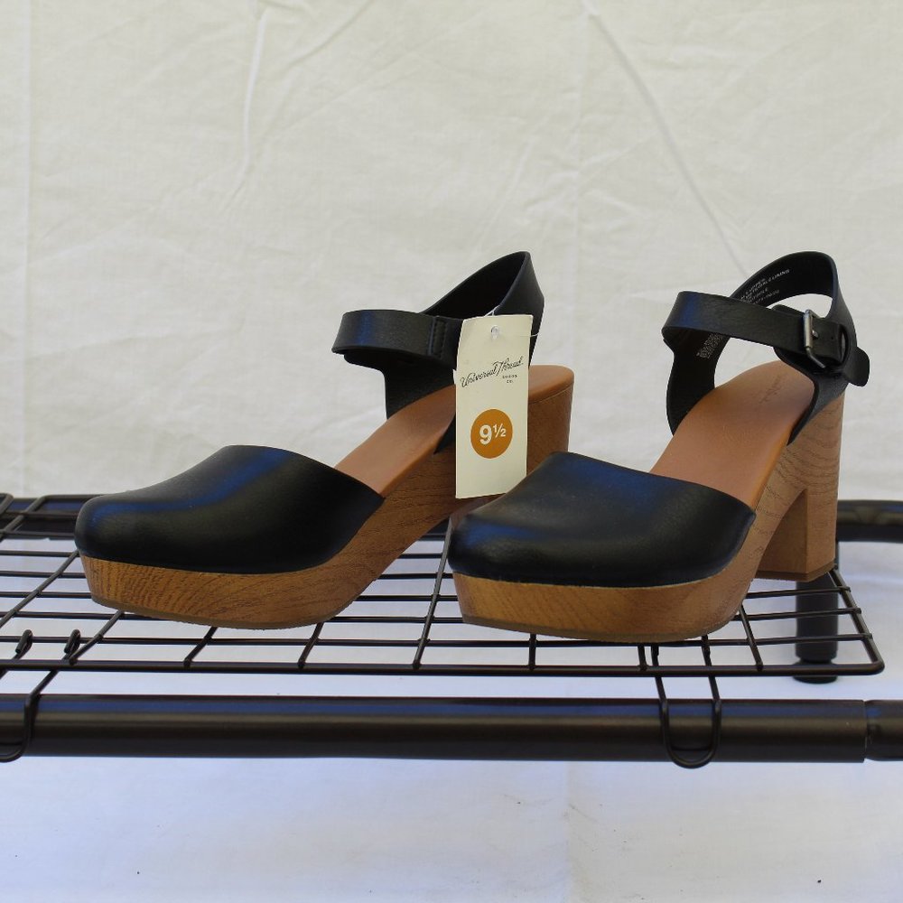Universal Thread Heeled Clogs